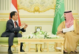 Presiden Joko Widodo melakukan pertemuan bilateral dengan Perdana Menteri (PM) Kerajaan Arab Saudi (KAS) Mohammed bin Salman Al-Saud di Istana Al-Yamamah, Riyadh, pada Kamis, 19 Oktober 2023