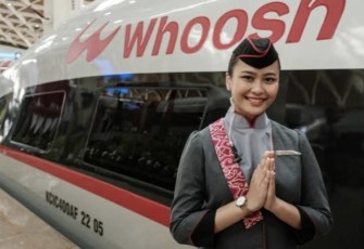 Kereta cepat Whoosh saat masa liburan Nataru