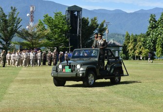 Pangdam XVIII/Kasuari, Mayjen TNI Ilyas Alamsyah, S.E., M.Tr.(Han)., CGCAE. pada upacara Peringatan HUT Ke 78 TNI.