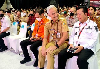 Gubernur Kepulauan Riau H. Ansar Ahmad saat menghadiri Rapat Koordinasi Nasional Penanggulangan Bencana (Rakornas PB) 2023 di Arena Jakarta International Expo Kemayoran Hall B1 dan B2, Kamis, (02/03).