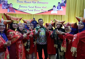 Gubernur Ansar saat Hadiri Pengukuhan PSMM Tanjungpinang 2023-2027