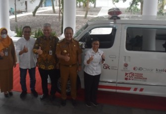 Pemkab Karanganyar menerima bantuan mobil ambulan dari pihak Pasar Modal Indonesia, Senin (27/2/2023).