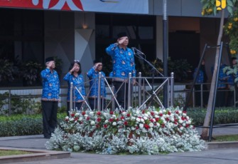 Staf Ahli Menteri PUPR Bidang Hubungan Antar Lembaga K.M. Arsyad selaku inspektur upacara