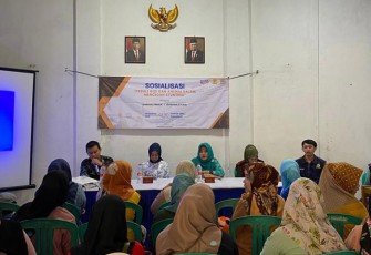 Mahasiswa KKN-T 2023 FIPHAL saat mengadakan kegiatan sosialisasi peduli gizi dan anemia dalam mencegah stunting.