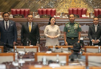 Foto bersama usai Rapat Paripurna pengesahan calon Panglima TNI di Gedung Nusantara II, Kompleks Parlemen, Senayan, Jakarta pada Selasa (21/11/2023). 