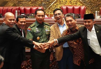 Jenderal TNI Agus Subiyanto, S.E., M.Si., resmi disahkan sebagai Panglima TNI menggantikan Laksamana TNI Yudo Margono.  