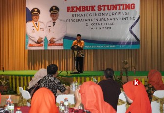 Walikota Blitar Santoso Berikan Sambutan Pengarahan pada Acara Rembuk Stunting Kota Blitar Tahun 2023 (Foto : Faisal NR / Klikwarta.com)