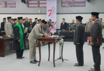 M. Ansori Saat Penandatanganan Sebagai Anggota DPRD kabupaten Blitar Pengganti Antar Waktu Sisa Masa Jabatan Tahun 2019-2024.