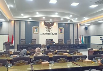Kursi Anggota DPRD Kabupaten Blitar Banyak yang Kosong Saat Rapat Paripurna Agenda Penyampaian Jawaban Bupati Blitar atas Pandangan Umum Fraksi soal Raperda APBD-P Tahun Anggaran 2023
