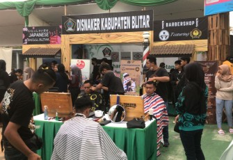 Stand Disnaker Kabupaten Blitar di Acara Festival Tembakau dan Kopi Kabupaten Blitar Tahun 2023 di Playground Barat Kantor Pemkab Blitar 