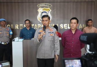 Kapolres Tapsel bersama Kasat Reskrim, AKP Rudy Saputra, SH, MH, dalam konferensi pers kasus cabul terhadap anak, pada Kamis (31/8/2023) siang.