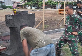 Dandim selalu Dansatgas TMMD Ke-116 Kodim 1310/Bitung saat meninjau pembangunan tugu prasasti TMMD