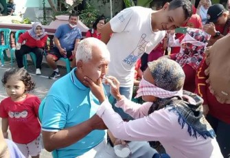 Sutomo biar tua tetep meriahkan lomba 17an