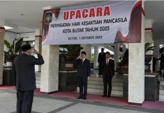 Sekda Kota Blitar Priyo Suhartono Saat Memimpin Upacara Peringatan Hari Kesaktian Pancasila Tahun 2023 
