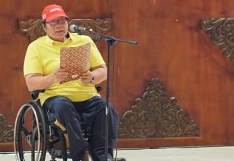 Ketua NPC Indonesia, Senny Marbun, saat memberikan sambutan dalam tasyakuran keberhasilan kontingen Indonesia hattrick juara umum ASEAN Para Games, di Pendopo Raden Mas Said, Rumah Dinas Bupati Karanganyar, Jumat (7/7/2023) malam.