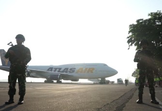 Dengan menggunakan pesawat komersial Atlas Air, 238 prajurit Angkatan Darat Amerika Serikat tiba di Lanudal, Juanda, Surabaya, Jumat (25/8/2023).