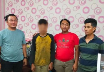 Tersangka SHS alias TK (18) (kenakan baju kuning/hitam) saat diamankan di Sat Reskrim Polres Tapsel.