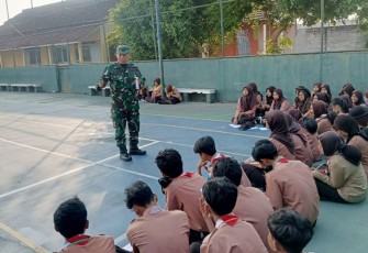 Kapten Sugeng Berikan Wasbang ke Siswa Siswi Pramuka