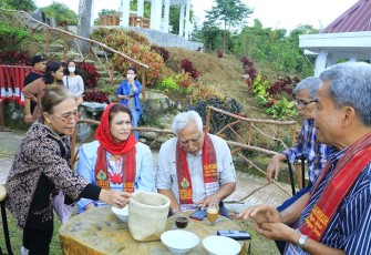 Tim Pra Revalidasi Toba Caldera UGG saat ke Samosir
