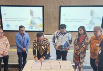 Walikota Bitung saat menandatangani MoU bersama Google Indonesia