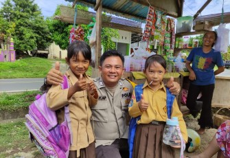 Pak Bhabin Sambang Sekolah, Jalin Keakraban dengan Siswa Siswi