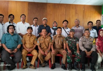 Polsek Lebong Utara Monitoring Rapat Mediasi Permasalahan di Desa Sungai Gerong