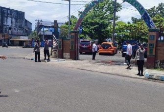 Patroli, Personel Polsek Teluk Segara Lakukan Pengamanan Ibadah Jumat di Masjid Jamik