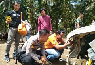 Polsek Batik Nau Dampingi Tim Inavis Olah TKP Kebakaran Mobil