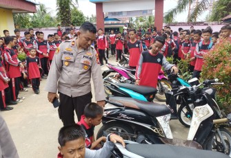 Kapolsek Seginim Laksanakan Pembinaan Pelajar di SMKN 7 BS
