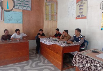Bhabinkamtibmas Polsek Lebong Selatan Hadiri Musyawarah Penjaringan Penerima BLT DD