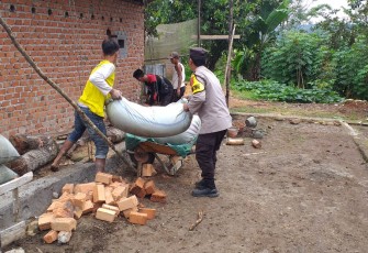 Bhabinkamtibmas Polsek Kotapadang Sambang Warga