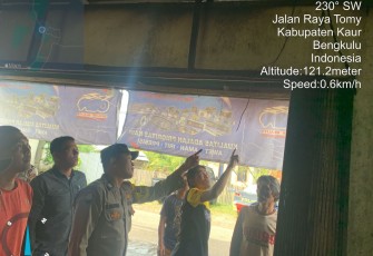 Polisi Cek TKP Kebakaran di Kecamatan Kelam Kaur