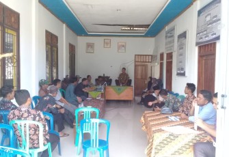 Bhabinkamtibmas Polsek Lebong Utara Hadiri Musdessus Penetapan BLT DD