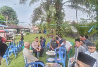 Bhabinkamtibmas Sumber Jaya Hadiri Undangan Acara Doa Bersama Masuk Puasa 