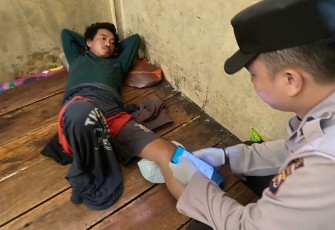 Personel Polres Kepahiang Saat Lakukan Pemeriksaaan Kesehatan Tahanan