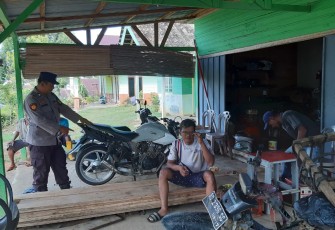 Personel Polsek Padang Jaya Laksanakan Sosialisasi Larangan Penggunaan Knalpot Brong