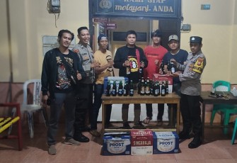 Ops Pekat Nala, Polsek Teluk Segara Amankan 5 Dus Miras dan 85 Liter Tuak