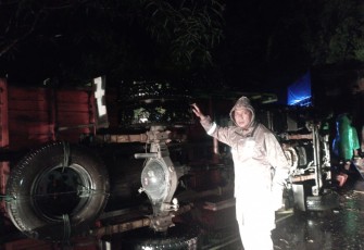 Hujan Deras Tanah Longsor, Sebabkan Truk Terguling dan 5 Rumah Tertimpa Pohon Tumbang