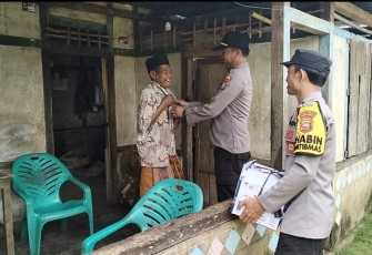 Polsek Air Besi Salurkan Bantuan Kemanusian untuk Negeri Kepada Warga Kurang Mampu