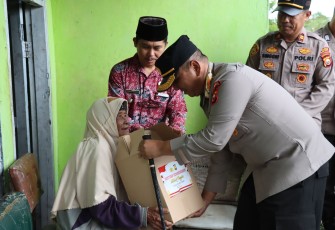 Kapolres Rejang Lebong Salurkan Bantuan Sembako