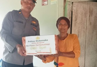 Polres Mukomuko Kembali Salurkan Sembako Kepada Warga Kurang Mampu