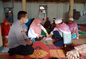 Kapolsek Lubuk Pinang Bersama Tim Kesehatan Puskesmas Cek Kesehatan Jemaah Suluk Tarekat Naqsabandiyah