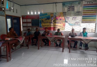 Polsek Kaur Tengah Jumat Curhat di Desa Padang Hangat