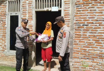 Polsek Maje Salurkan Bansos kepada Warga Desa Arga Mulya