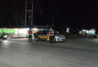 Cegah Gangguan Keamanan, Polsek Lais Laksanakan Pengamanan dan Patroli Saat Warga Salat Tarawih
