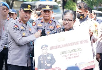 Wujud Kepedulian Kapolri ke Masyarakat, 2 Ribu Bansos Disebar ke Warga Jakarta Utara