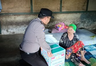 Polsek Pengadang Kembali Salurkan Bansos 