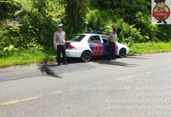 Polsek Sindang Kelingi Melaksanakan Kegiatan Patroli Rutin Diwilayah Hukum Polsek Sindang Kelingi 