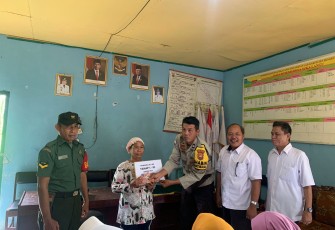 Bhabinkamtibmas Polsek Lais Hadir Dan Monitoring Penyaluran BLT- DD