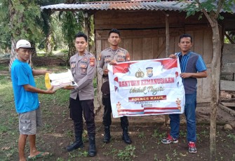 Polsek Tanjung Kemuning Salurkan Bansos ke Warga Desa Slika III